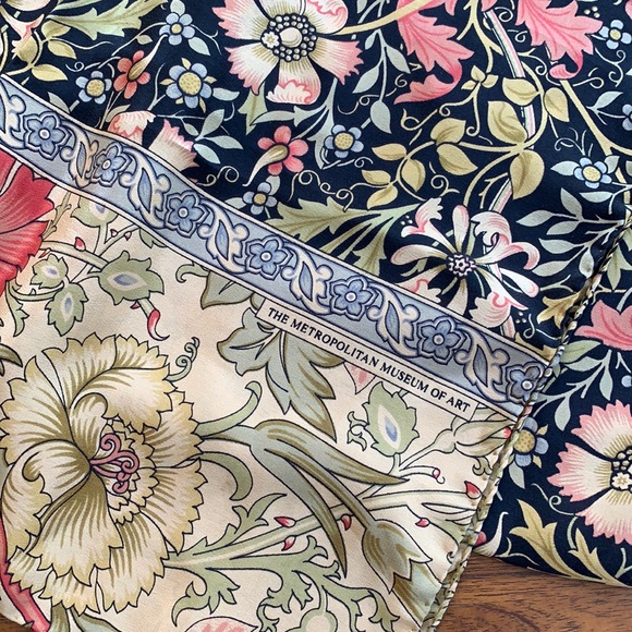 Moma Accessories - MoMA silk scarf
